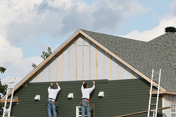 Professional Siding technician working in Sycamore, PA
